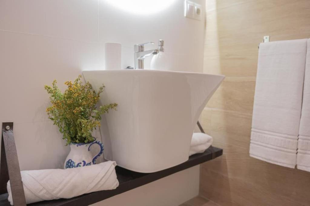 Suites Jardines De La Alhambra Гранада Экстерьер фото